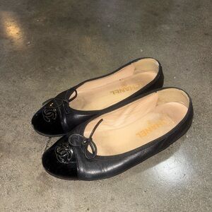 CHANEL Black Leather Flats with Bow Detail